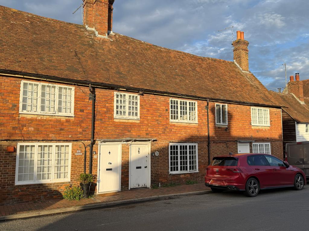 Lot: 59 - HOUSE IN NEED OF IMPROVEMENT IN WEALDEN VILLAGE - Front View of Period Cottage for Improvement